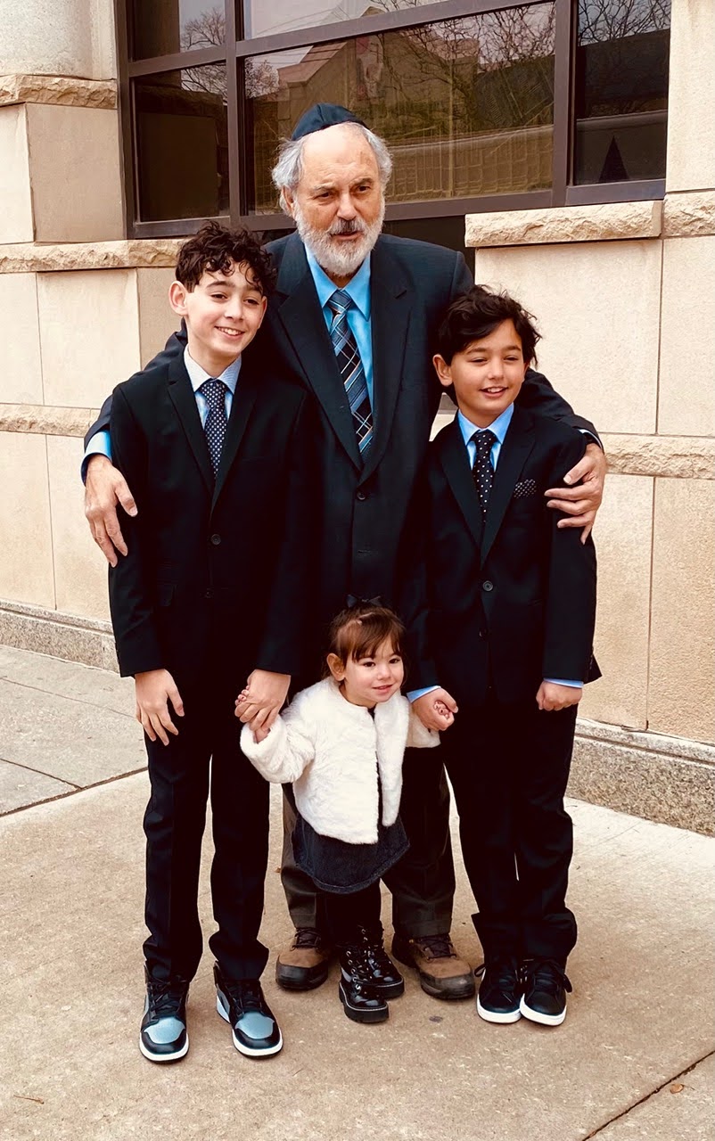 Morris surrounded by younger generations of his family