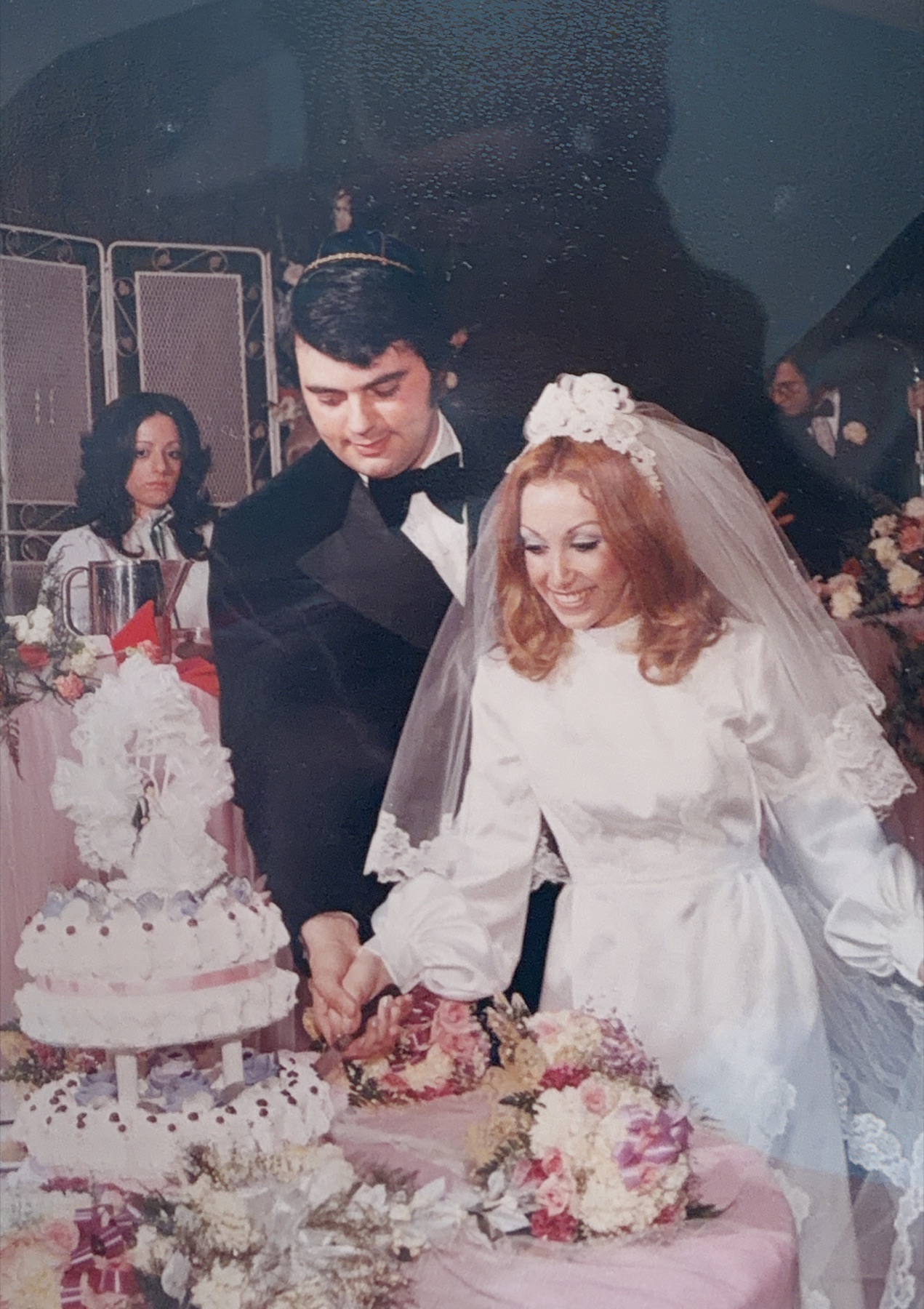 Morris and his bride cutting their wedding cake
